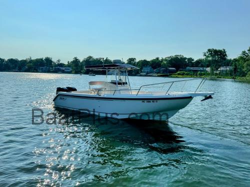 Boston Whaler Outrage 26 Spesifikasjoner og anmeldelser